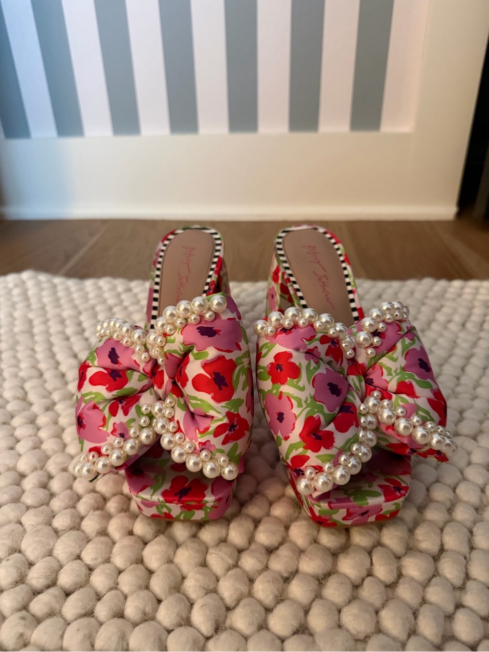 Betsey Johnson Pink Floral Pearl Bow Platform Mules - Picture 2 of 4